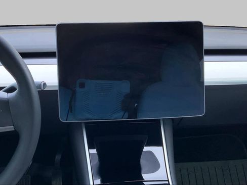 Used 2021 Tesla Model Y Long Range image 6