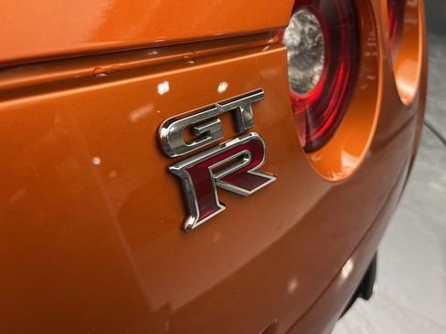 Used 2017 Nissan GT-R Premium image 17