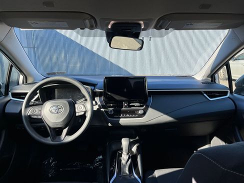 Used 2025 Toyota Corolla LE image 32
