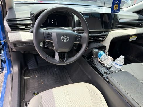 Used 2025 Toyota Camry XLE FWD image 10