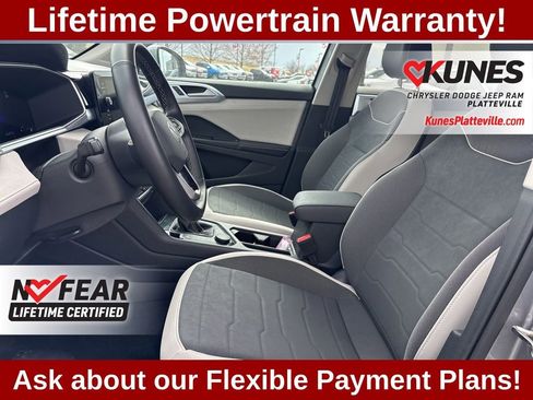 Used 2025 Volkswagen Taos SE image 12