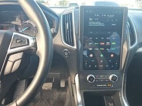 Used 2024 Ford Edge Titanium image 18