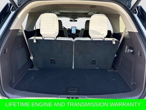 Used 2022 Ford Explorer Platinum w/ Equipment Group 601A AWD/4WD image 12
