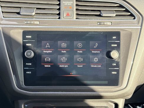 Used 2023 Volkswagen Tiguan SE R-Line image 4