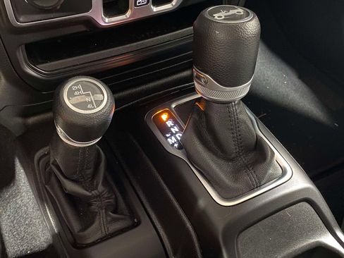 Used 2019 Jeep Wrangler Unlimited Sport S AWD/4WD image 30