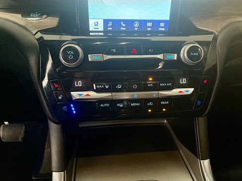 Used 2021 Ford Explorer Platinum w/ Equipment Group 601A AWD/4WD image 15