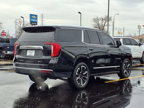 Used 2022 GMC Yukon SLT w/ SLT Premium Package image 2