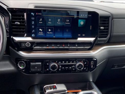 Used 2022 Chevrolet Silverado 1500 LT Trail Boss w/ Convenience Package II image 7