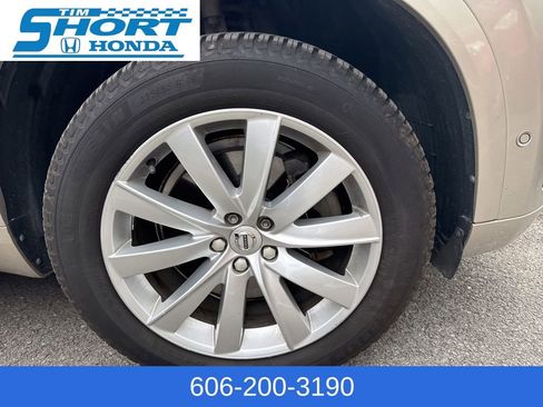 Used 2017 Volvo XC90 T6 Momentum w/ Vision Package image 4