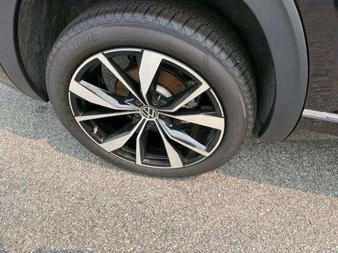 Certified 2026 Volkswagen Atlas SEL Premium R-Line AWD/4WD image 33