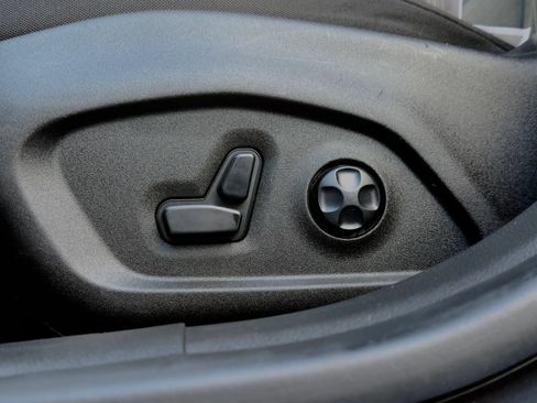 Used 2019 Jeep Renegade Latitude w/ Safety & Security Group II FWD image 51