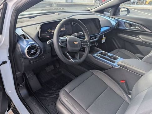 Used 2026 Chevrolet Equinox EV LT image 13