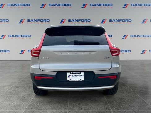 Used 2023 Volvo XC40 B5 Plus AWD/4WD image 4