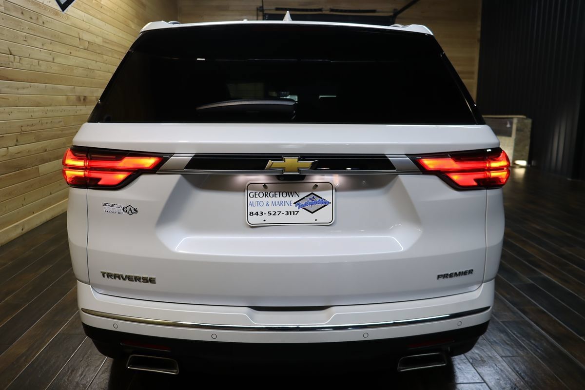 Used 2023 Chevrolet Traverse Premier FWD image 4