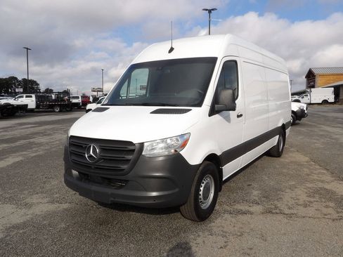 Used 2023 Mercedes-Benz Sprinter 2500 image 55