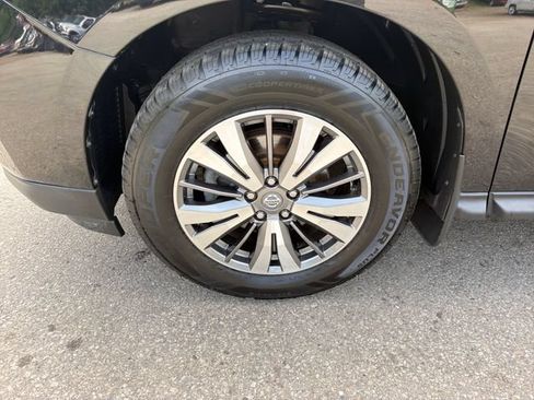 Used 2020 Nissan Pathfinder S AWD/4WD image 31