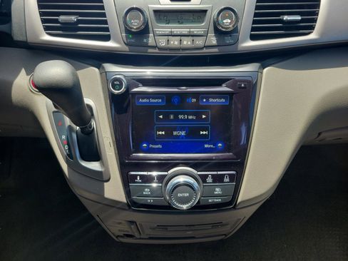 Used 2016 Honda Odyssey SE image 16