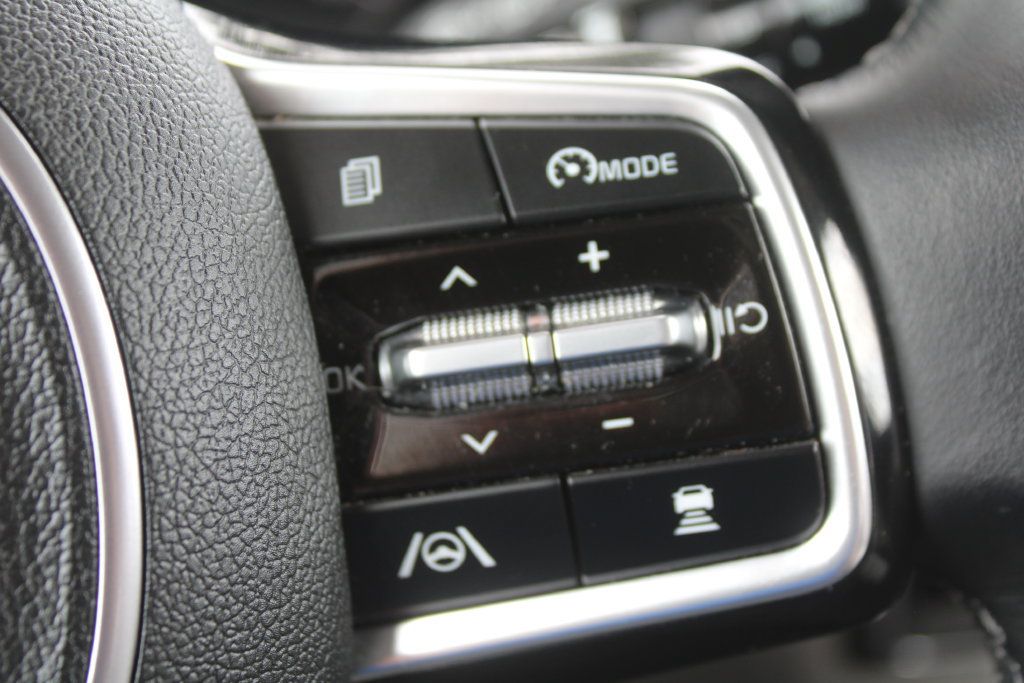 Certified 2023 Kia Sorento EX w/ Panoramic Sunroof Package FWD image 33