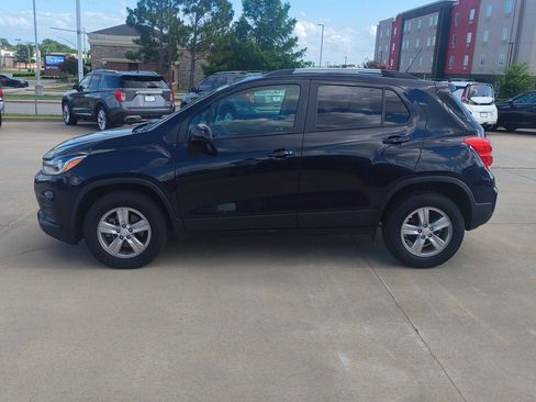Used 2022 Chevrolet Trax LT w/ LT Convenience Package AWD/4WD image 5