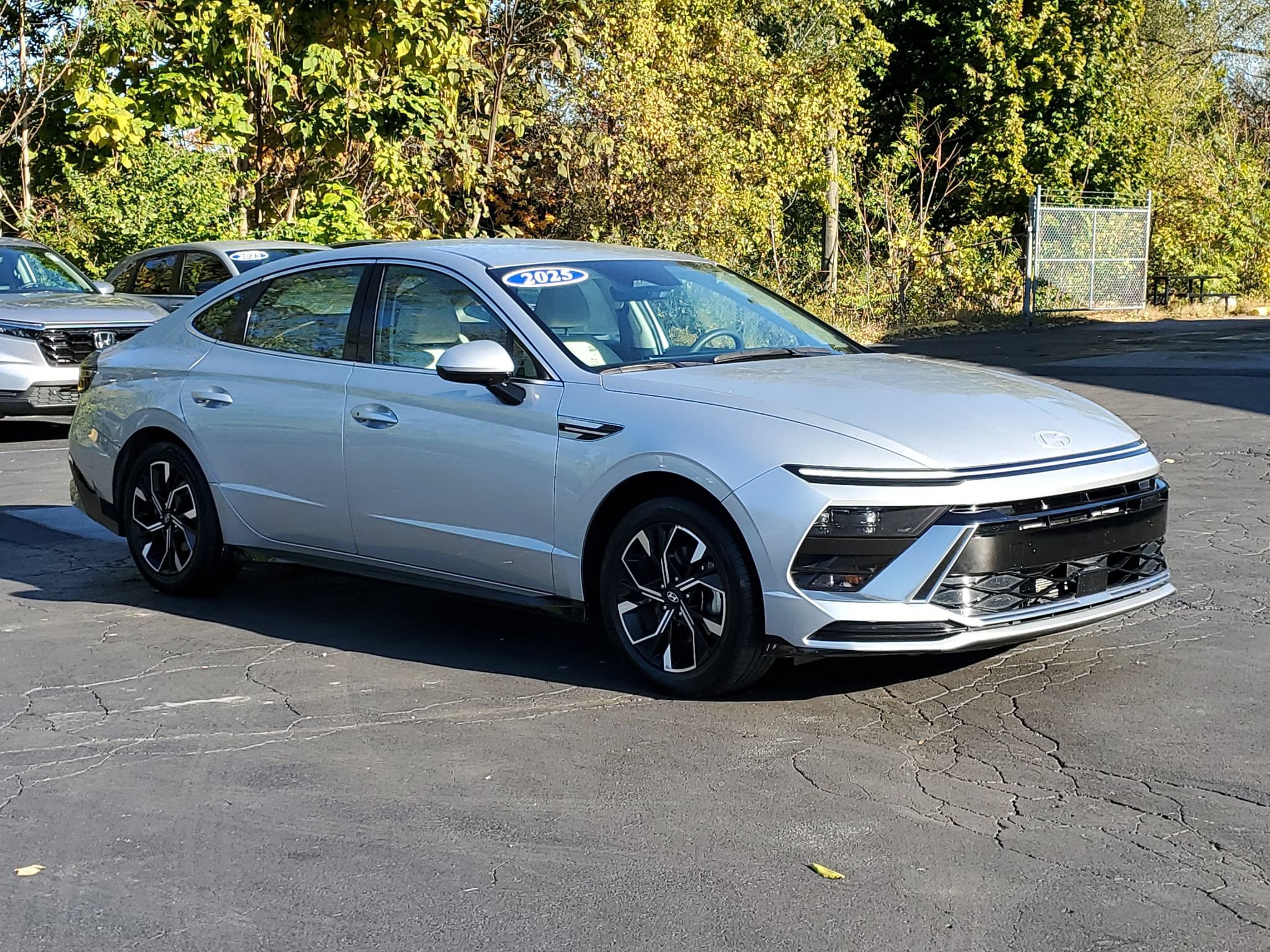Used 2025 Hyundai Sonata SEL FWD image 2