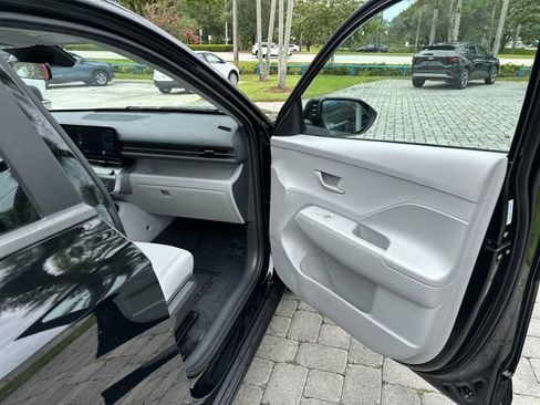Used 2025 Hyundai Kona SEL FWD image 23