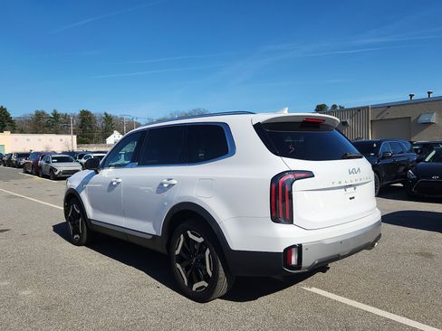 Used 2023 Kia Telluride EX w/ EX Captain's Chair Package AWD/4WD image 5