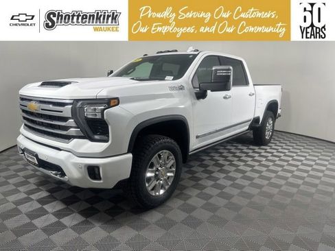 Used 2025 Chevrolet Silverado 2500 High Country w/ High Country Premium Package AWD/4WD image 1