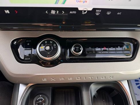 Used 2025 Ford Expedition Active image 16