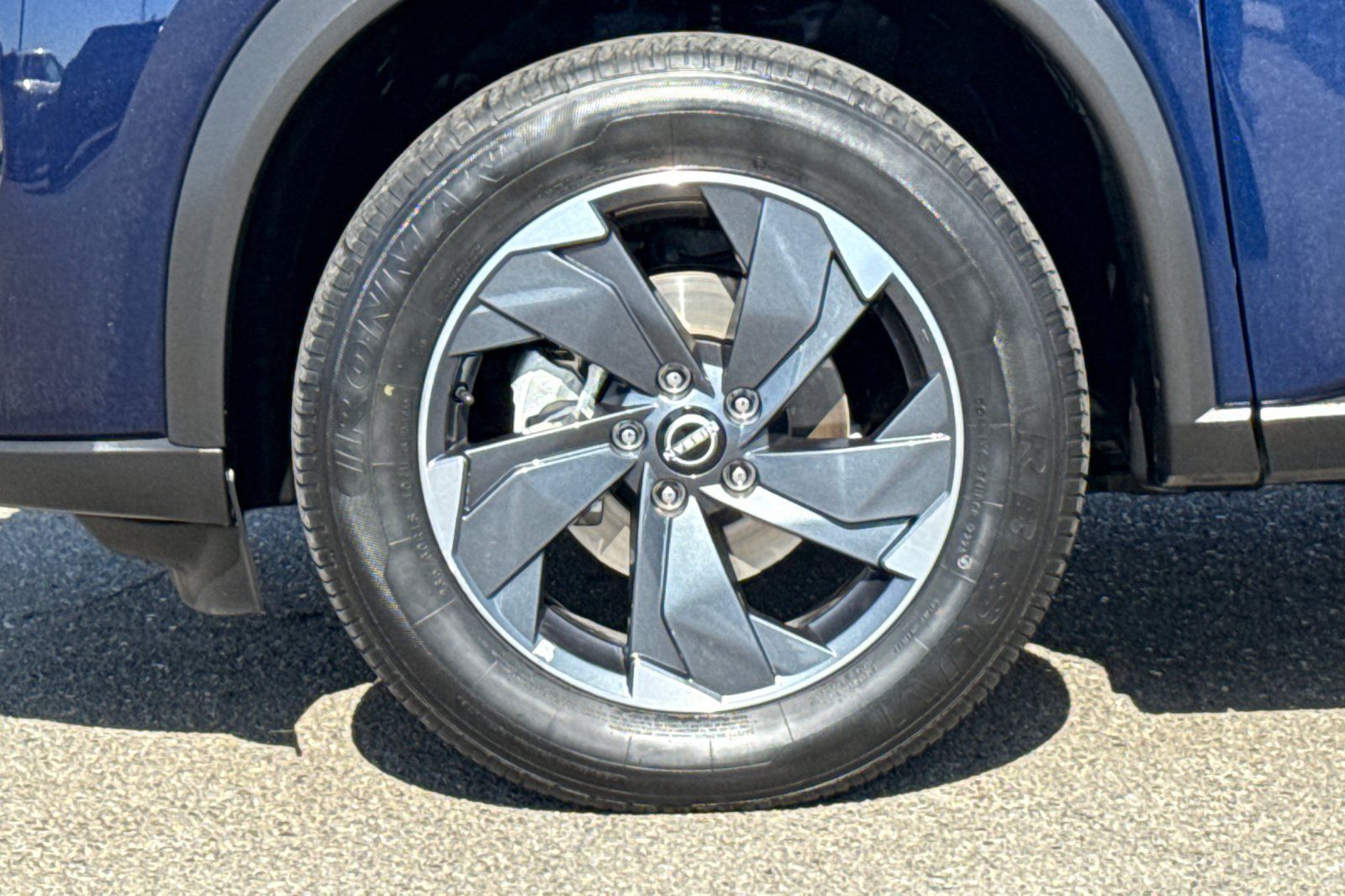 Certified 2025 Nissan Rogue SV AWD/4WD image 35