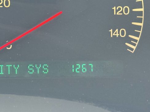 Used 2002 Cadillac De Ville DTS w/ Premium Equipment Pkg image 24