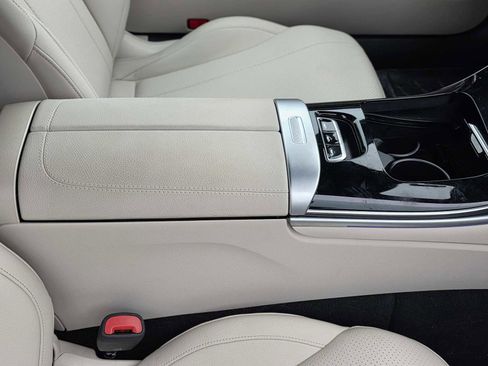 Used 2025 Mercedes-Benz CLE 300 4MATIC Cabriolet image 6