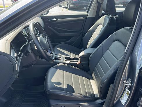 Used 2024 Volkswagen Jetta SE FWD image 10