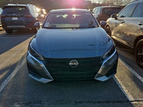 Used 2023 Nissan Altima 2.5 SV image 3