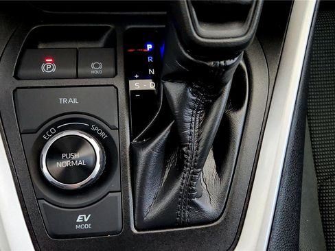 Certified 2024 Toyota RAV4 LE AWD/4WD image 33