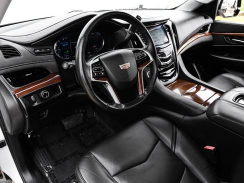 Used 2019 Cadillac Escalade ESV Premium Luxury RWD image 2