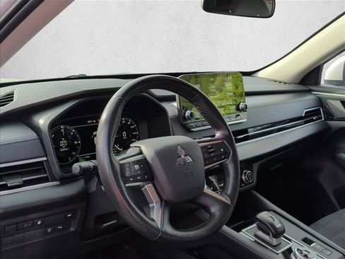 Used 2024 Mitsubishi Outlander 4WD Plug-In Hybrid image 9