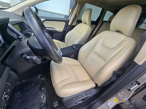Used 2016 Volvo XC60 T5 Premier w/ Proximity Package AWD/4WD image 13