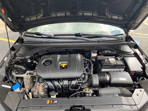 Used 2019 Hyundai Elantra SE FWD image 6
