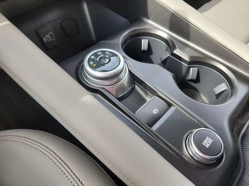 New 2026 Ford Explorer Active w/ Active Comfort Package RWD image 18