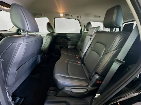 Used 2024 Nissan Pathfinder SL FWD image 29