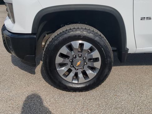 Used 2025 Chevrolet Silverado 2500 Custom w/ Z71 Off-Road Package image 11