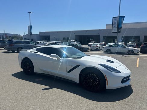 Used 2016 Chevrolet Corvette Stingray Coupe RWD image 2