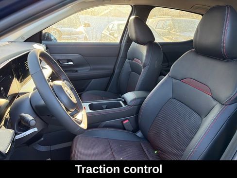 Used 2026 Nissan Kicks SR FWD image 11