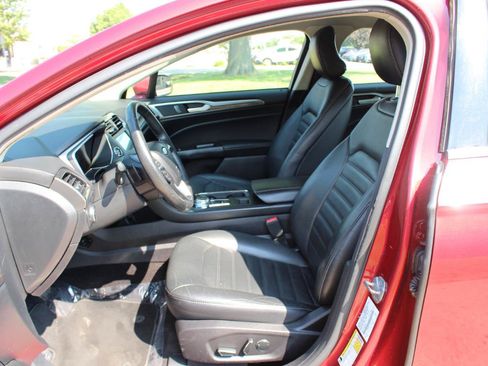 Used 2017 Ford Fusion SE w/ Fusion SE Technology Package AWD/4WD image 13