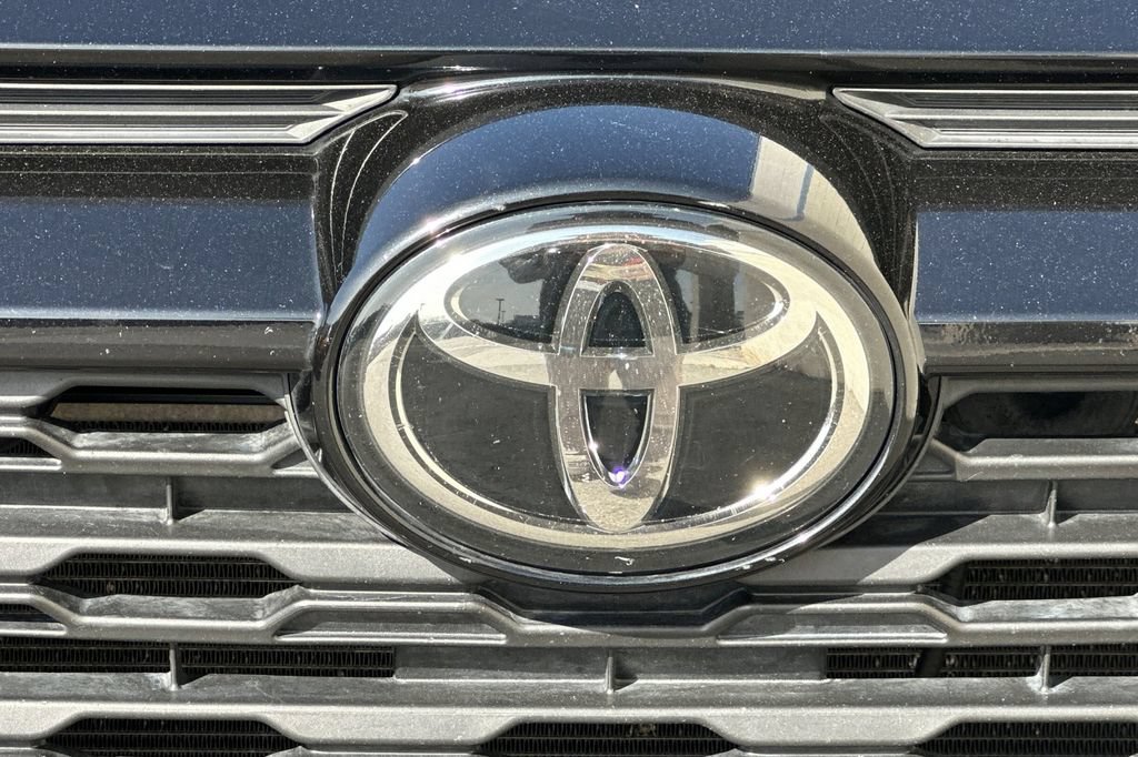 Used 2023 Toyota RAV4 XLE FWD image 38