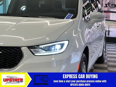 Used 2022 Chrysler Pacifica Touring-L image 4