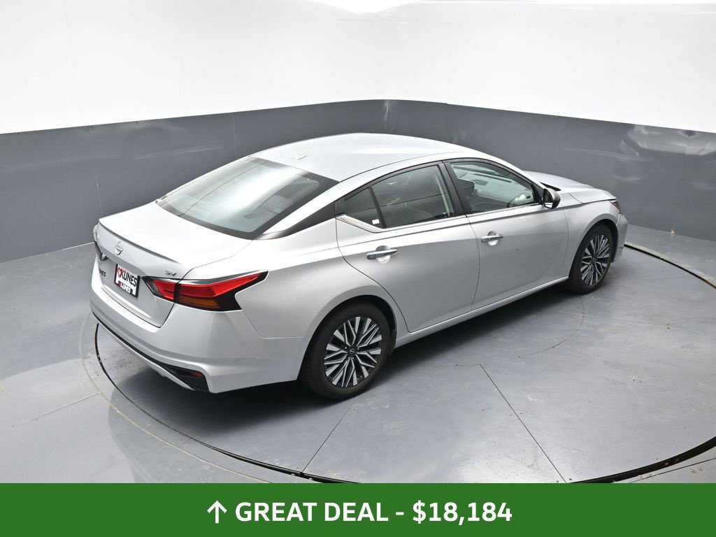 Used 2024 Nissan Altima 2.5 SV FWD image 39
