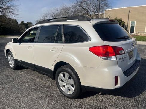 Used 2011 Subaru Outback 2.5i Premium image 4