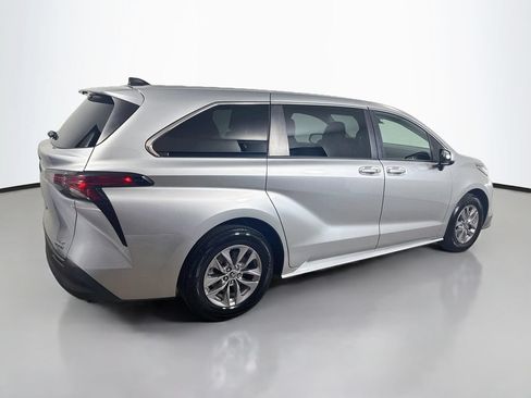 Certified 2022 Toyota Sienna LE FWD image 7