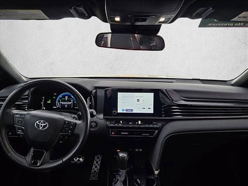 Used 2025 Toyota Camry SE image 20